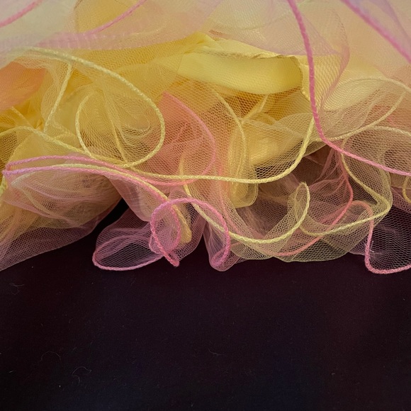 Beautiful dream dress never worn;  PRICE IS FIRM - Picture 2 of 6